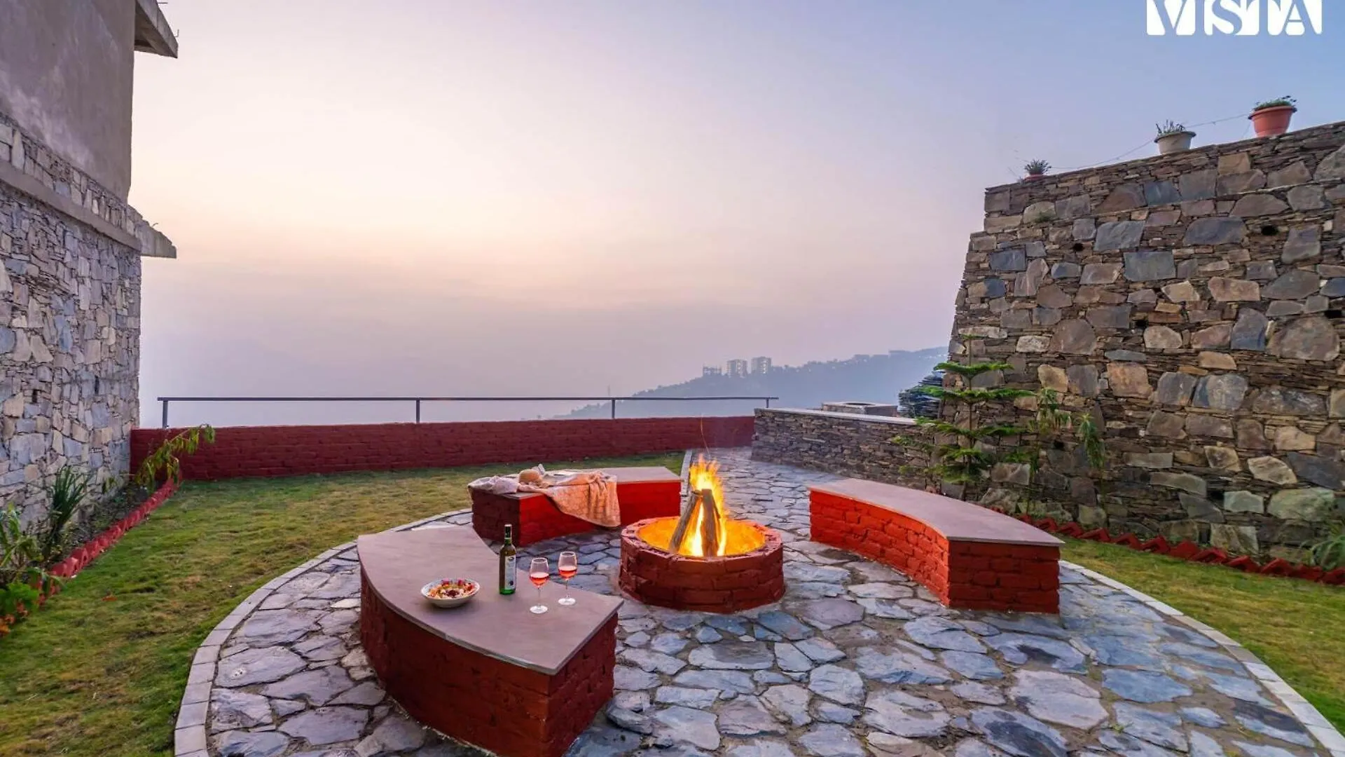 Villa Stayvista At Nook - Elysium Estate 2 Bedroom Cottage With Hill View, Lawn Shimla